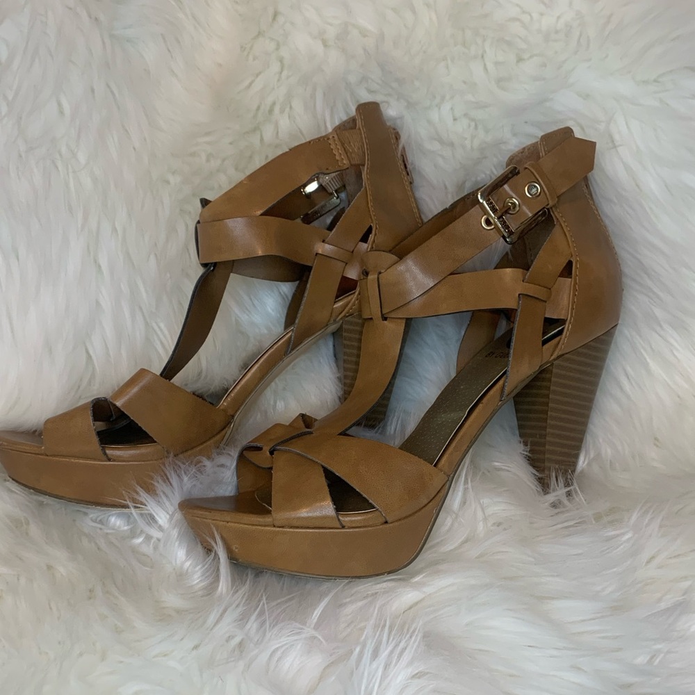 🤎GUESS BUCKLED SANDAL WITH SPIKE HEEL👠